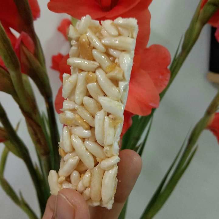 cốm gạo cà mau gói lớn.có 5gói nhỏ bên trong mỗi gói nhỏ lại có 10 thỏi cắt sẵn rất tiện dùng .