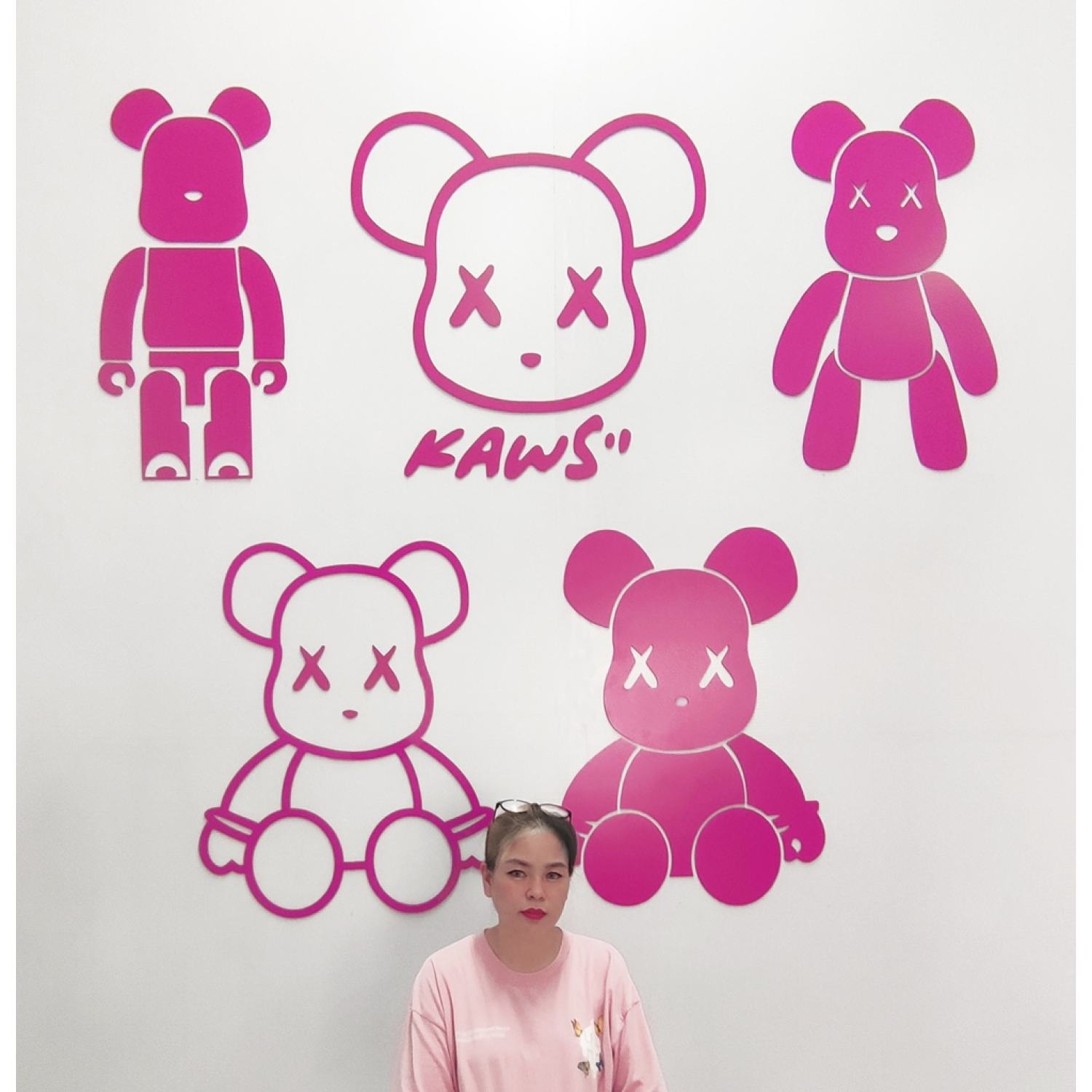 Gấu Hồng Kaws BearBrick nổi size LỚN siêu hot trang trí quán cafe, trà sữa
