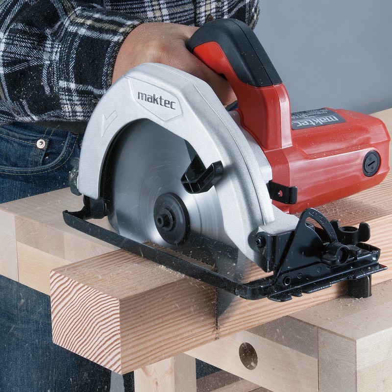 Máy cưa, cắt gỗ cầm maktec 583 công suất 1050w hàng chất lượng cao giá hấp dẫn .