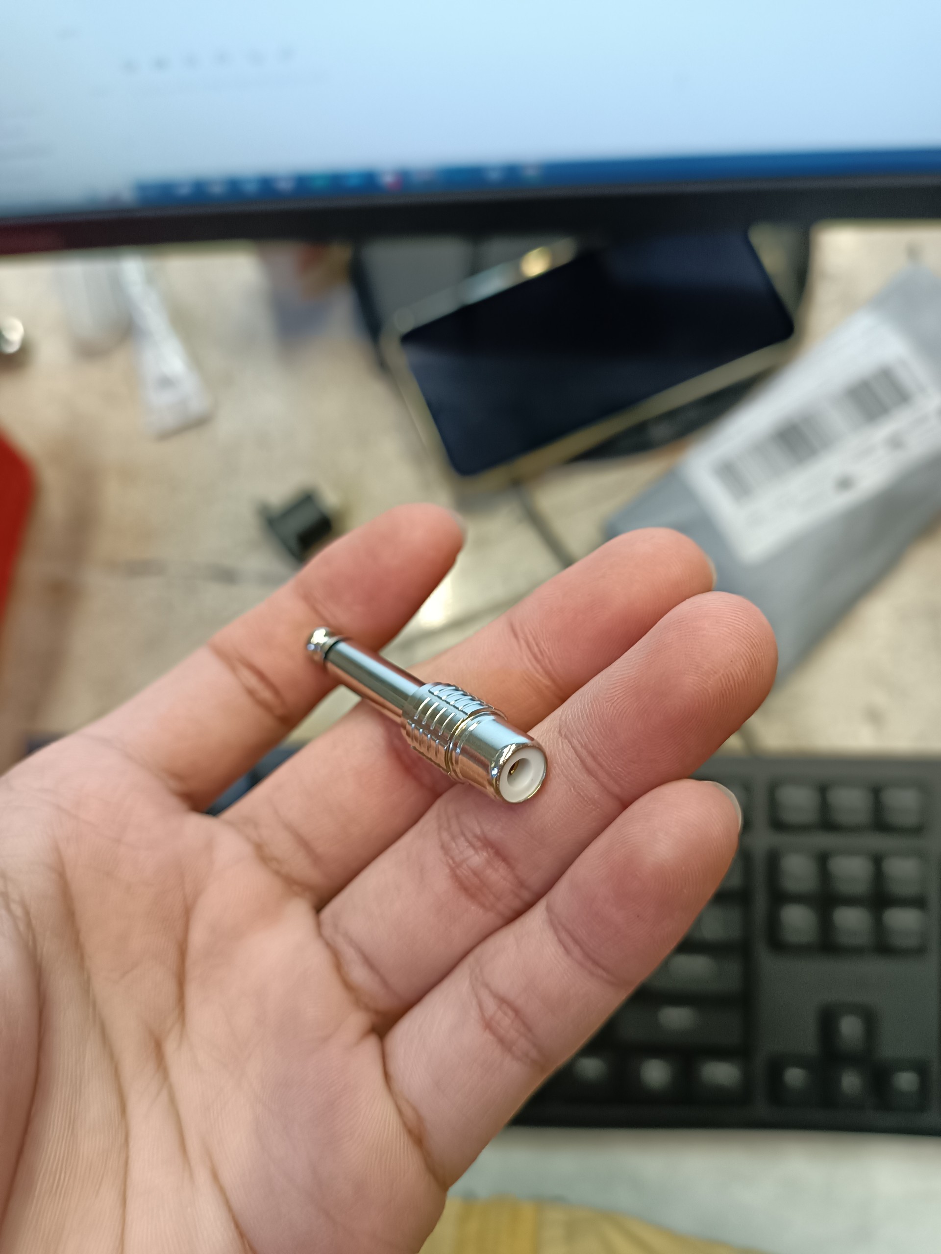 Đầu chuyển từ AV đực ra 6ly đực
