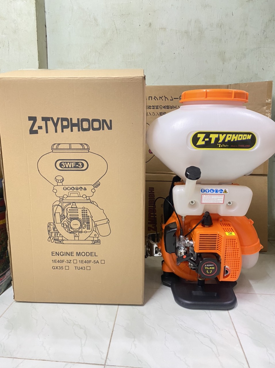 [HCM]MÁY XẠ PHÂN XẠ LÚA PHUN HẠT PHUN VÔI BỘT Z-TYPHOON TL 40 DUNG TÍCH 26L ĐỘNG CƠ 2 THÌ