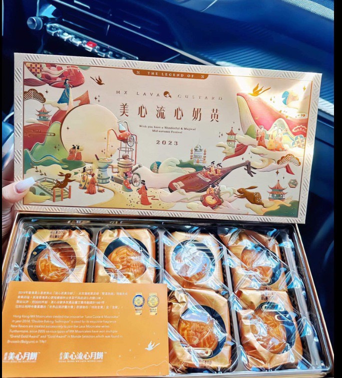 Hộp bánh trung thu maxim's lava trứng chảy 8 cái x45g