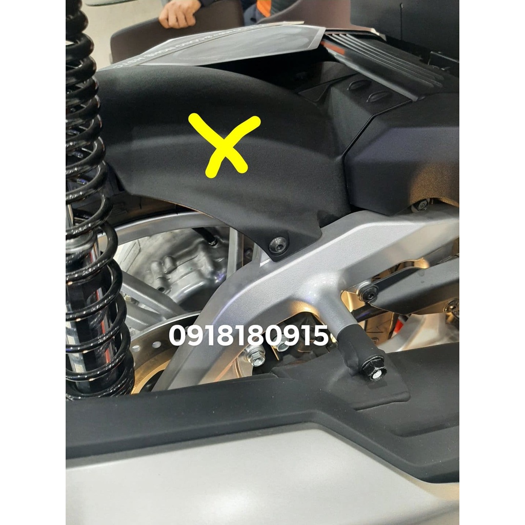 Rè con lót gầm bánh sau Chắn bùn sau C sh 350i honda