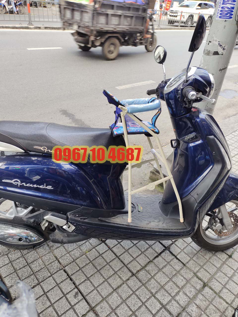 Ghế đi xe máy xếp gọn dành cho xe Click Vision Vario Luvias Janus