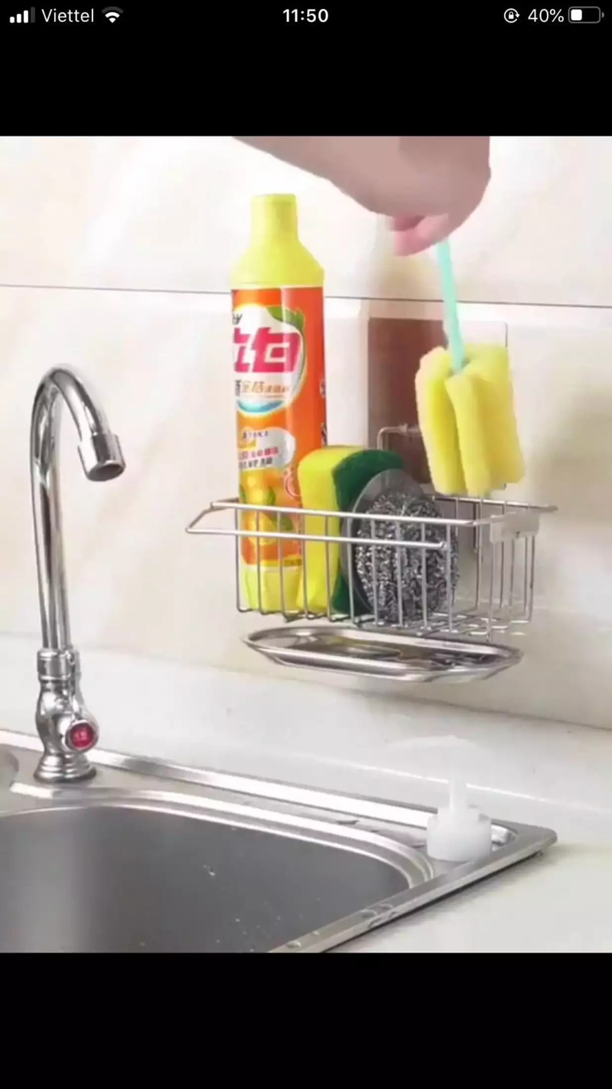 Giỏ treo chậu rửa có khay hứng-Giỏ inox 304 chống han gỉ chứa đồ dùng rửa chén bát có khay hứng nước bên dưới dễ dàng tháo ra để đổ nước ra ngoài và thanh phơi khăn