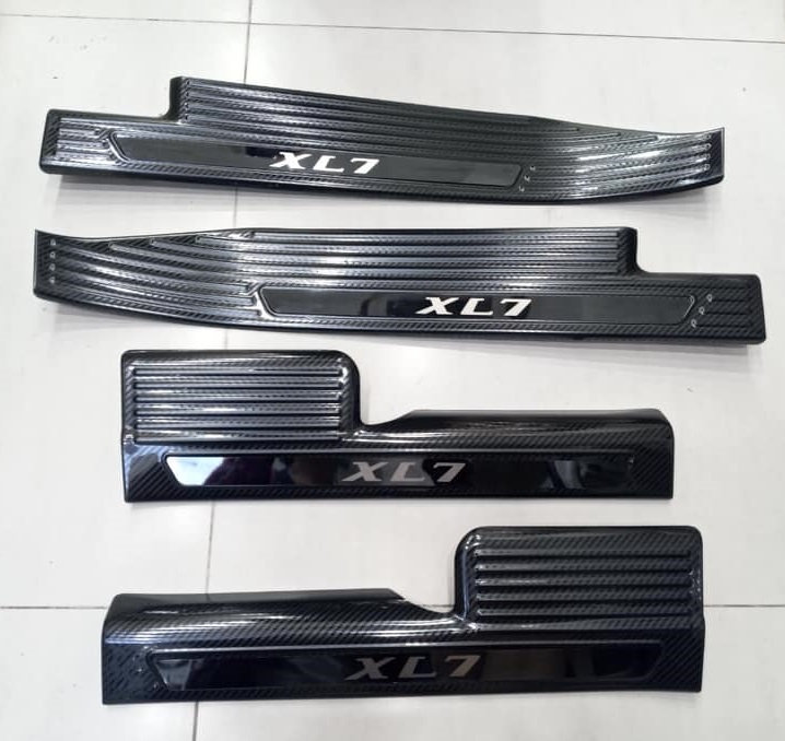 Ốp bậc trong titan XL7- Nẹp bước chân trong cho xe Suzuki XL7 titan