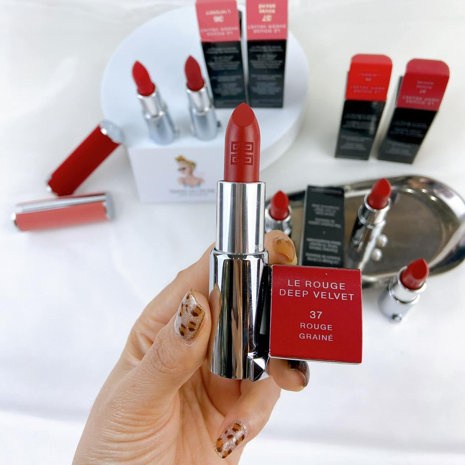 VỎ NHUNG - Son Givenchy Le Rouge Deep Velvet - Rouge Graine 37 Limited - ĐỎ THUẦN