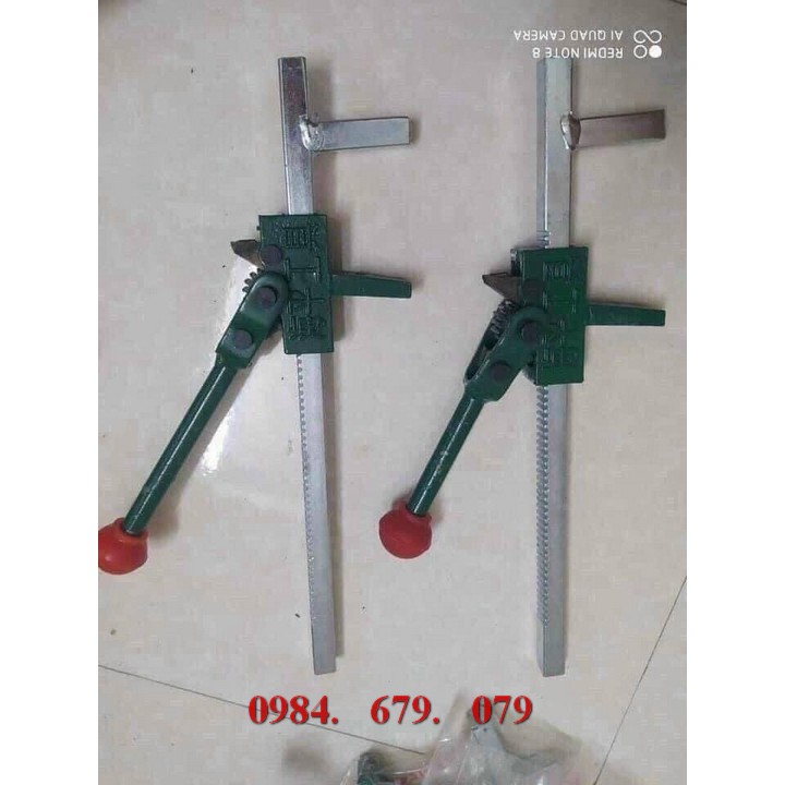 Tay banh lốp xe ô tô tải