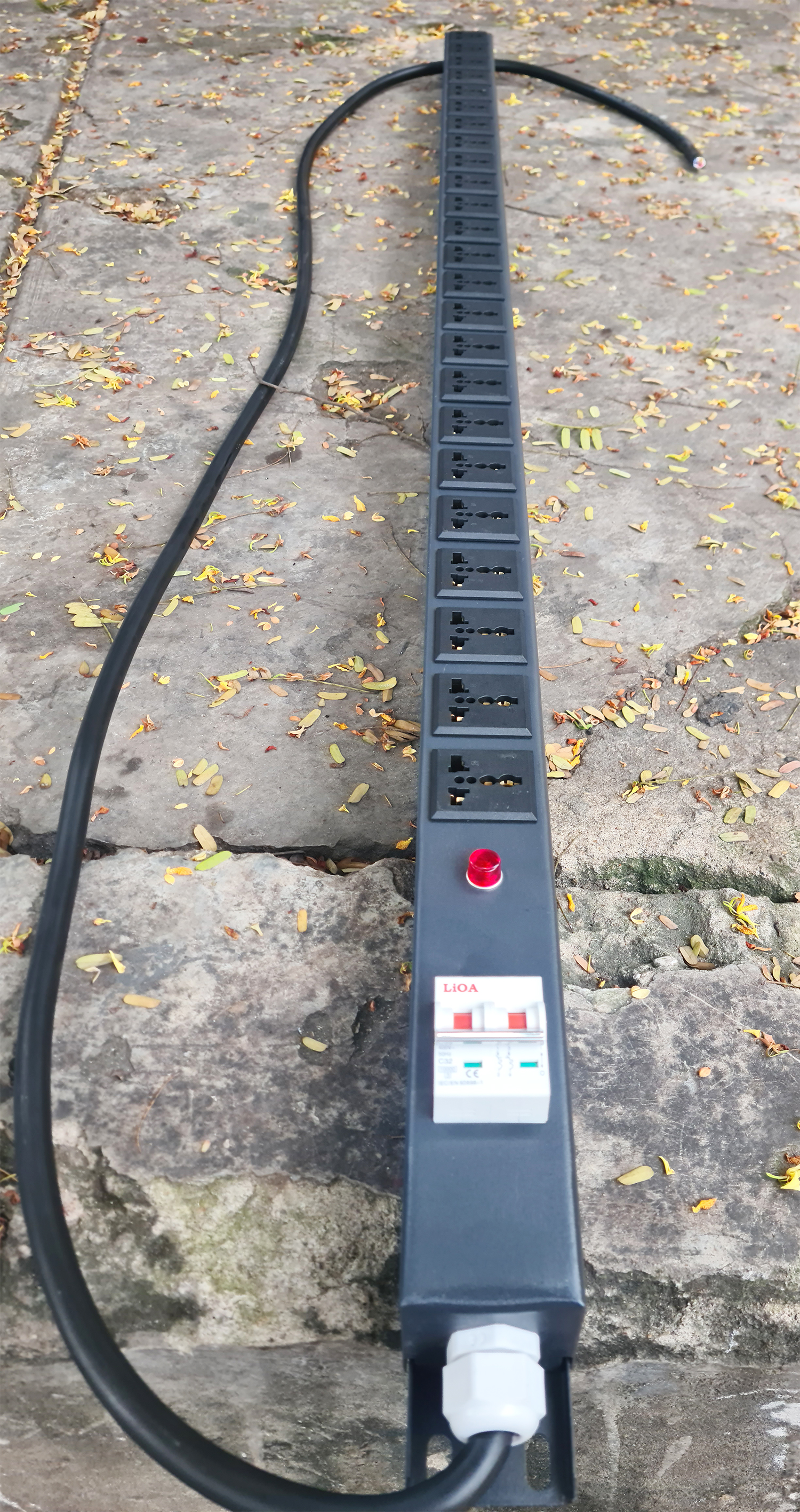 Ổ cắm điện , thanh nguồn pdu 24 cổng đa năng có cb 32a