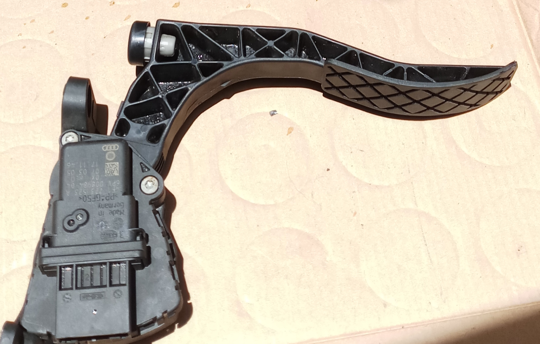 chân ga AUDI A6 C6 A8 S6 Q7 2005 2011