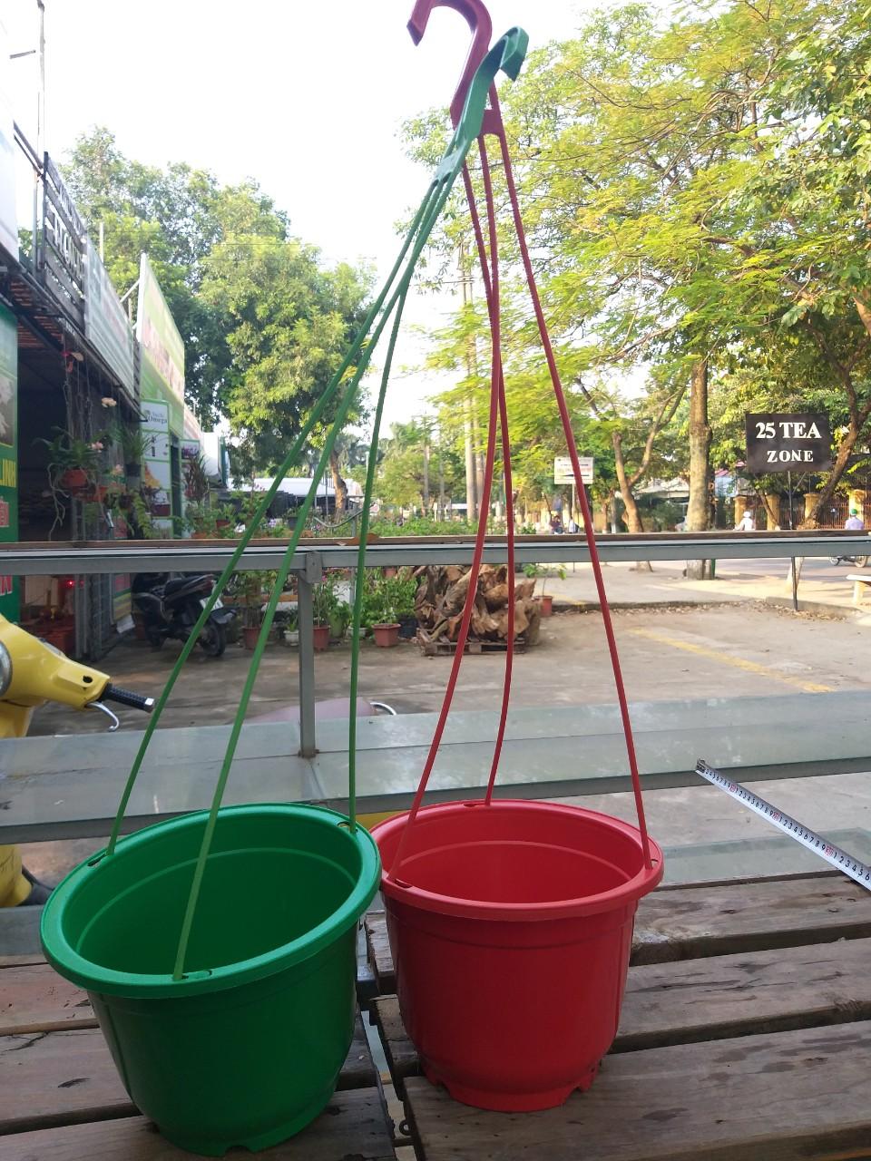 10 chậu treo các màu có móc treo nhỏ