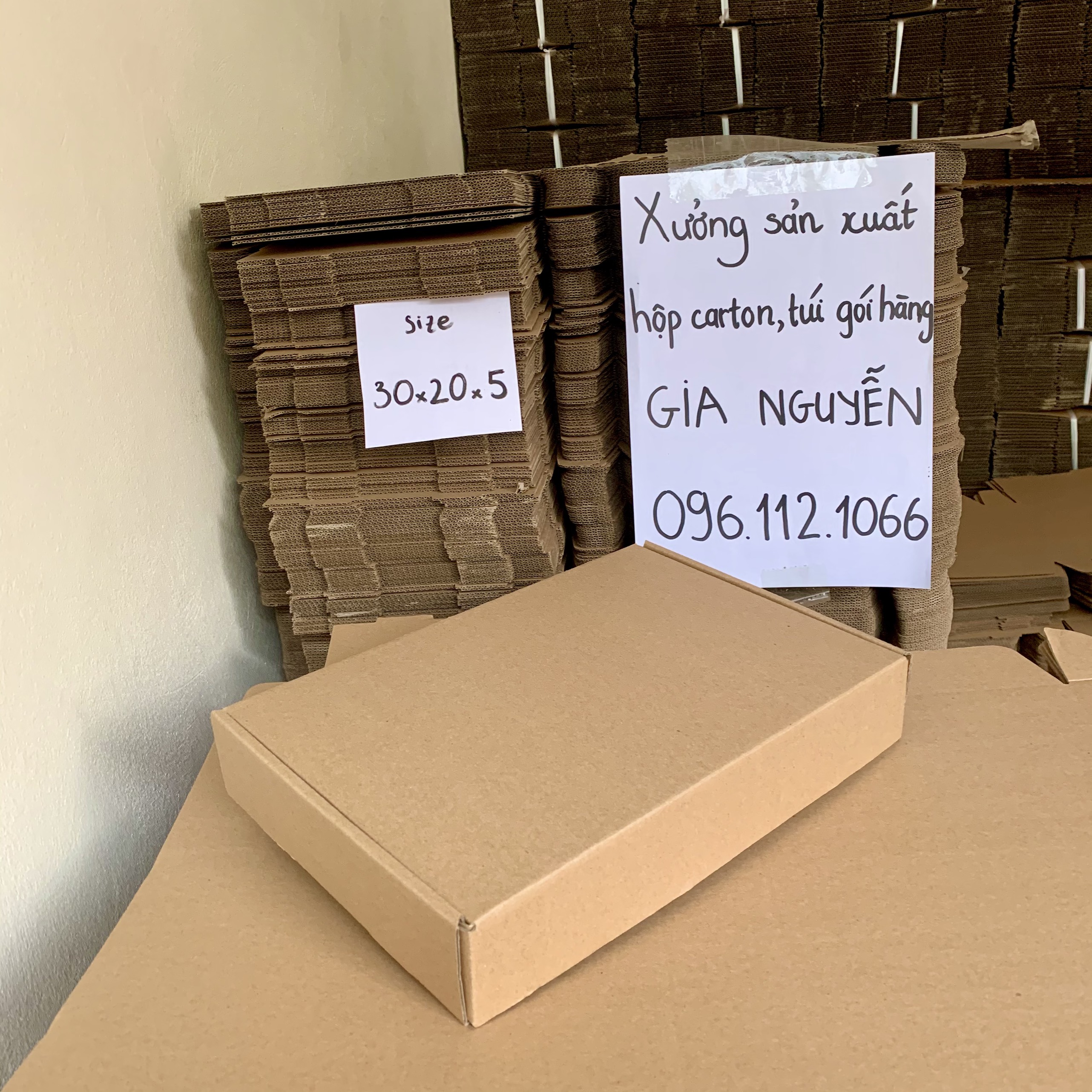 Combo 10 hộp carton nắp gài 2 bên hông chắc chắn kích thước 30x20x5 gói hàng quần áo, đồ handmade