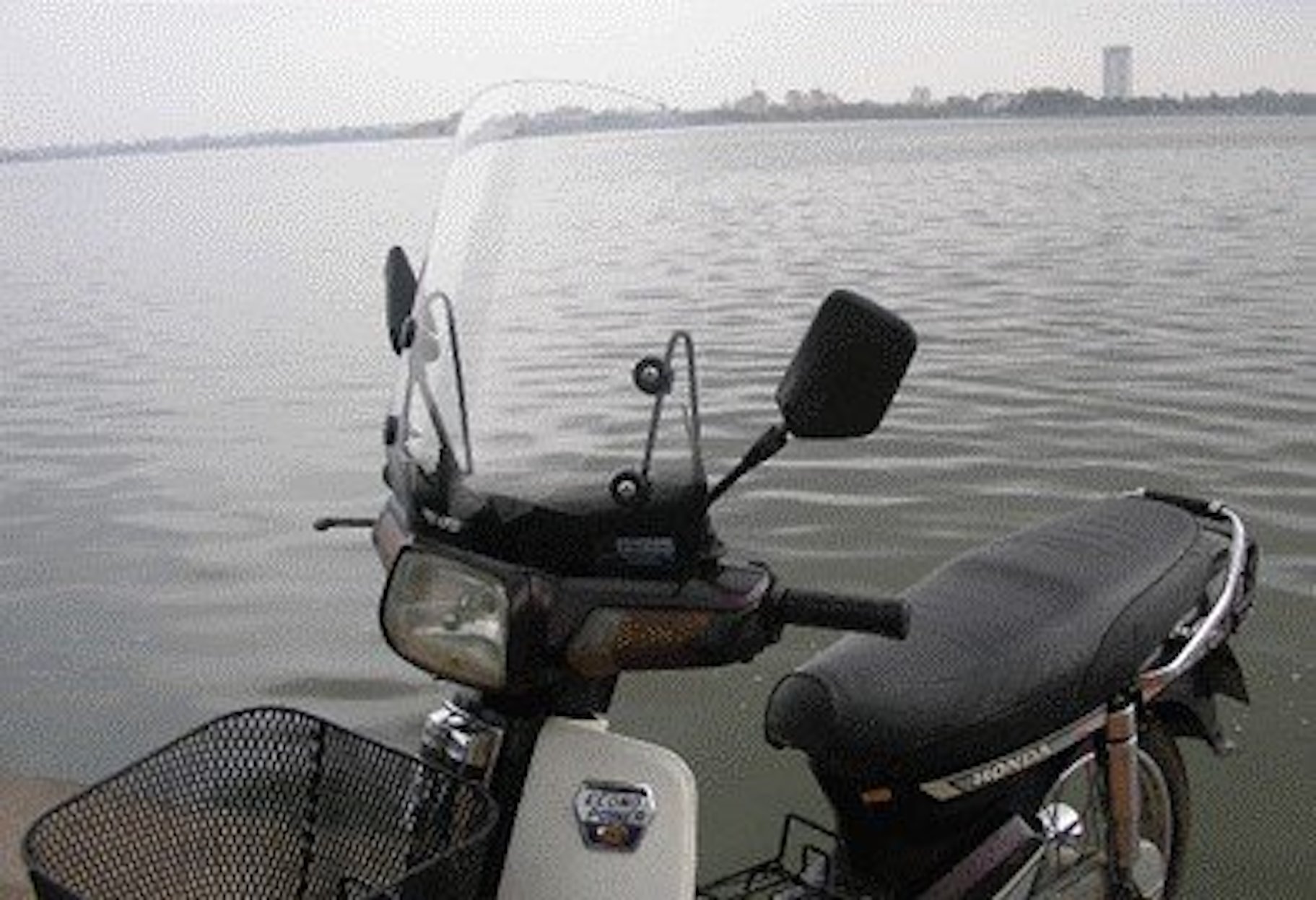 Kính chắn gió xe máy Honda Dream