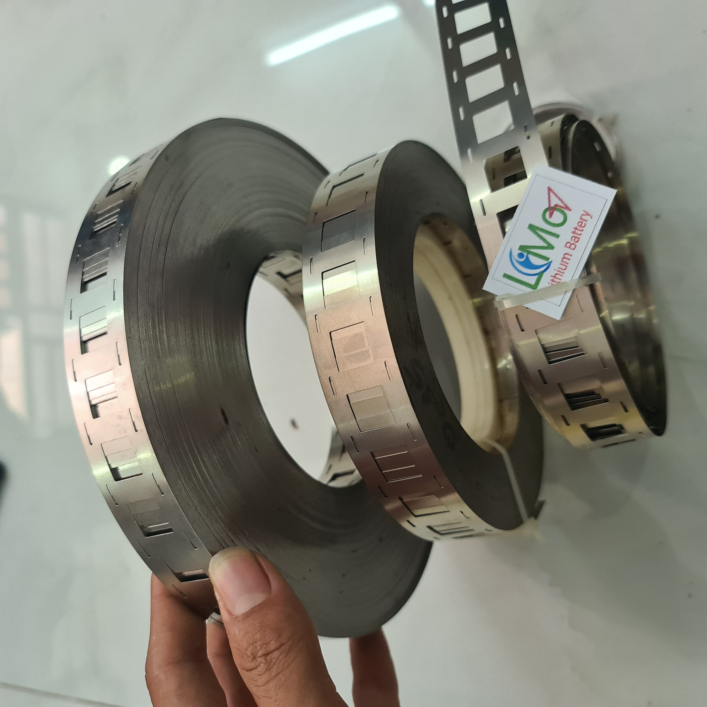 Thép đôi hàn cell pin mạ niken (1 mét). Kẽm đôi 2 hàng hàn cell pin 18650. Kẽm hàn đôi mạ niken - hàn bằng mỏ hàn hoặc đóng pin bằng máy đều được - LIMO