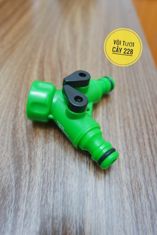 Van 2 cửa, đầu nối nhanh Aquamate W-3270, giúp chia 2 đường nước, với van khóa độc lập cho 2 nhánh, tích hợp chân nối nhanh tiêu chuẩn