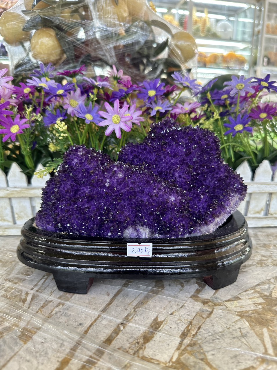 Hang, hốc đá thạch anh tím phong thủy hút tài lộc