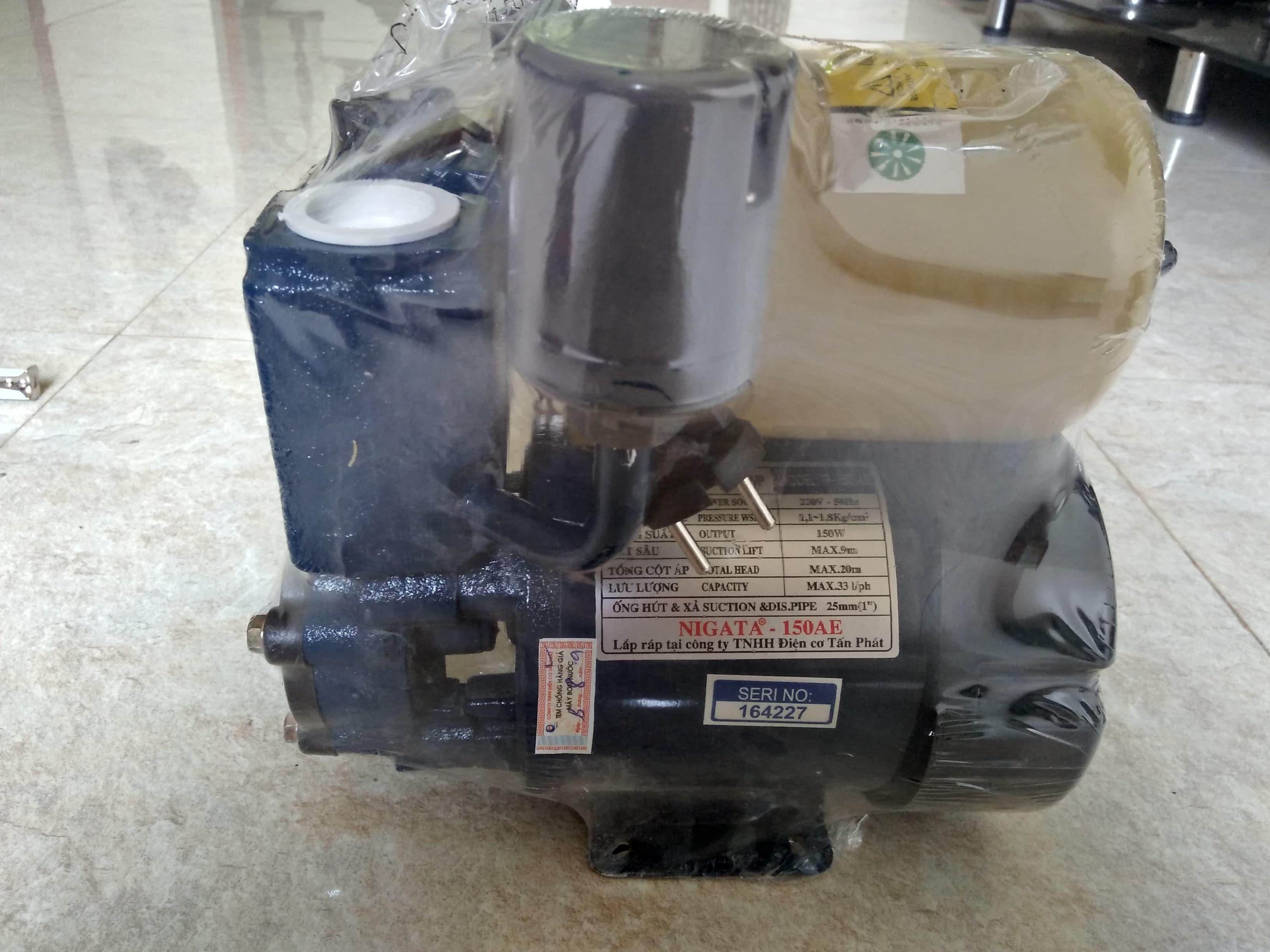 Máy Bơm Tăng Áp 150w Dùng tăng áp lực nước gia đình 100% dây đồng ,trục Inox, Hàng Việt Nam Chất Lượng Cao