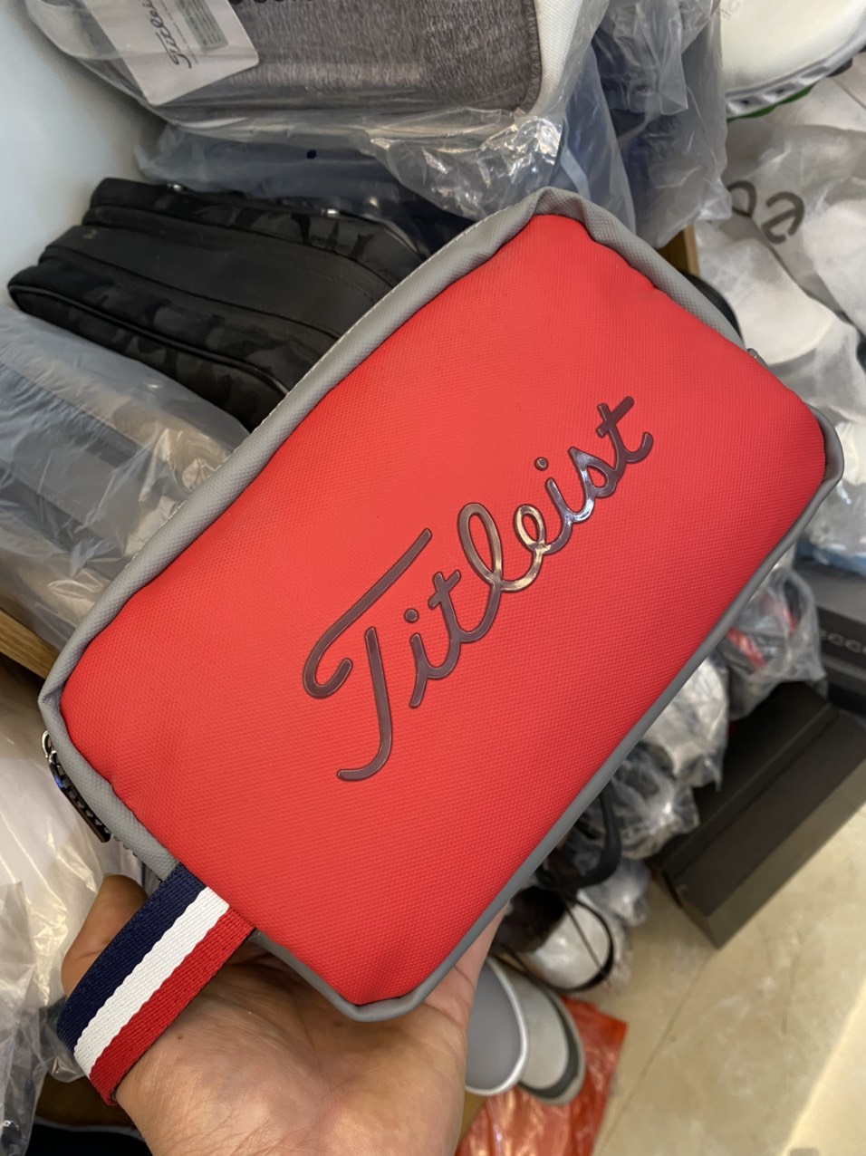 Túi golf cầm tay titleist có 2 ngăn riêng biệt - titleist golf bag