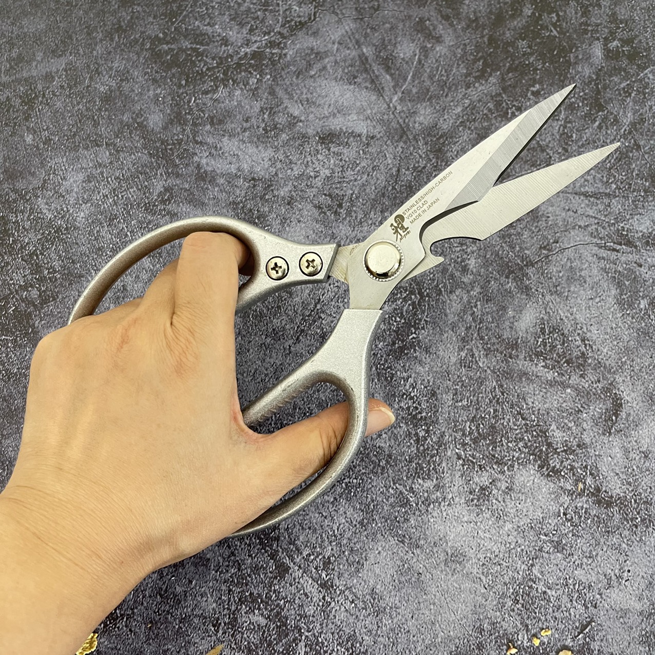 Kéo cắt đa năng Nhật nội địa chống gỉ, 21cm, lưỡi dài 9cm cực xịn, có khấc mở chai lọ, chống trượt, siêu sắc, cắt gà, xương, cắt thức ăn, cắt tỉa cây, hoa, cắt vải, giấy, đồ thủ công ...