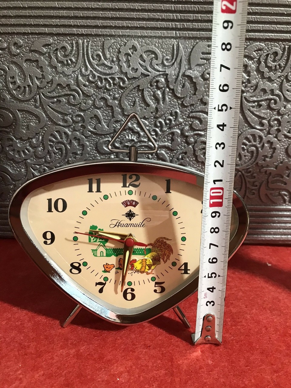 Chiếc đồng hồ gà trống Oval mổ thóc sản xuất thượng thải cưc sang