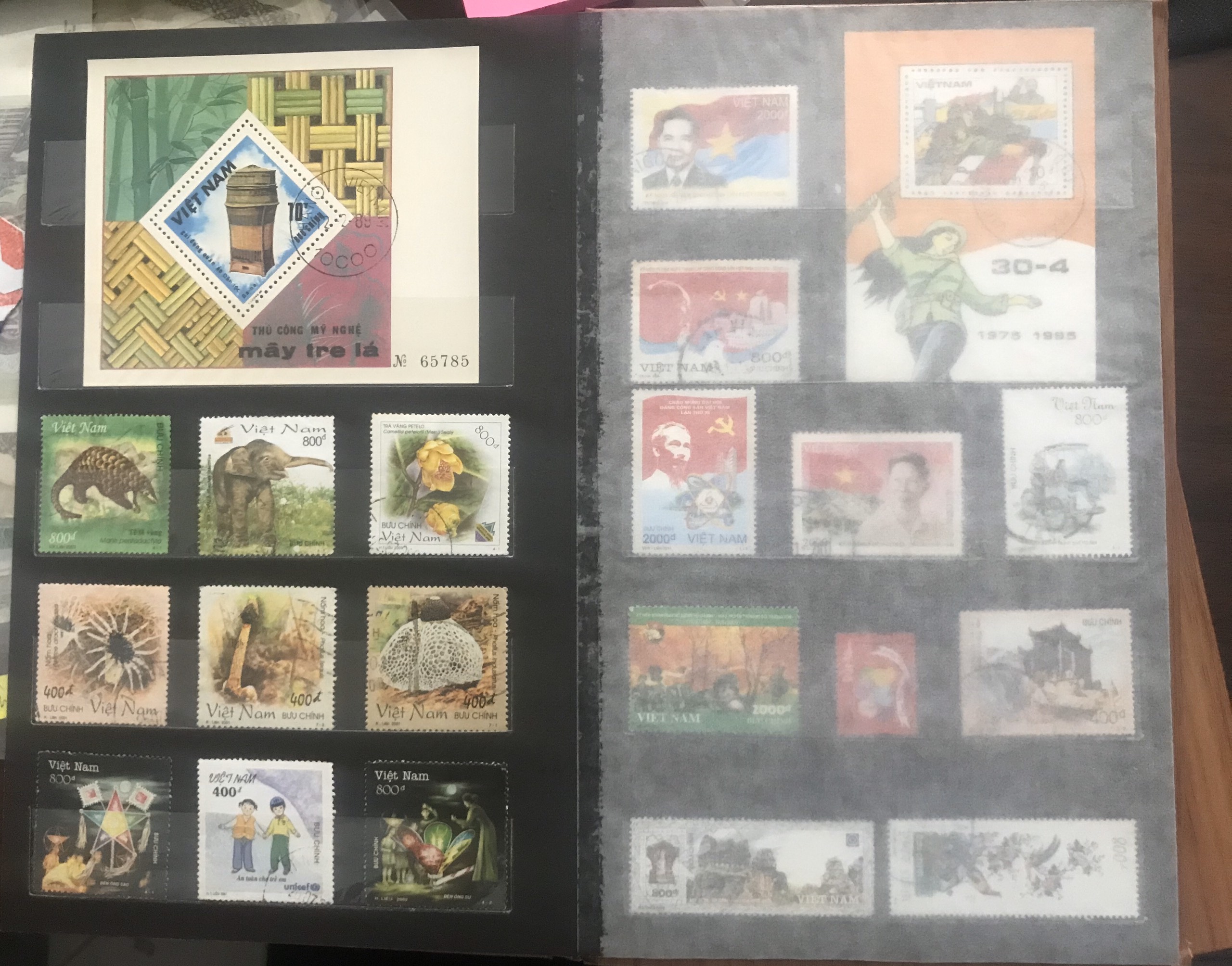 Album tem đã ghép gần 100 con tem các thời hiếm