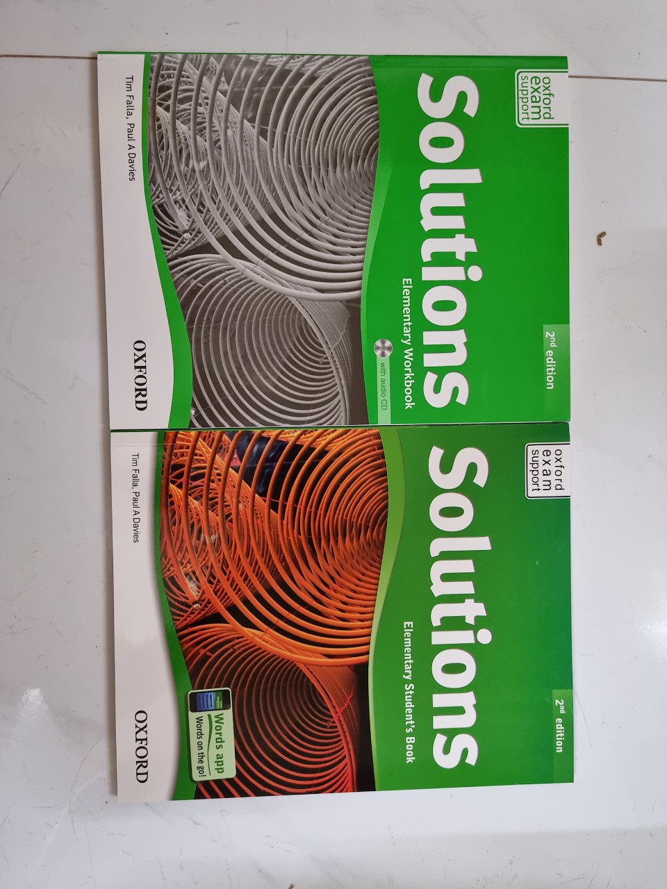 Solutions Elementary 2nd Edition bộ 2 cuốn kèm file nghe