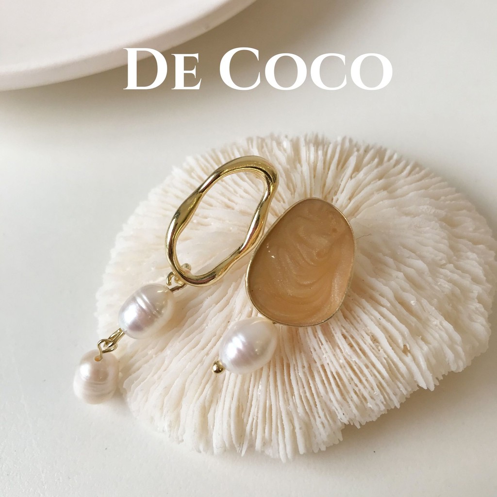 Khuyên tai ngọc trai nước ngọt nhân tạo Sharon De Coco decoco.accessories