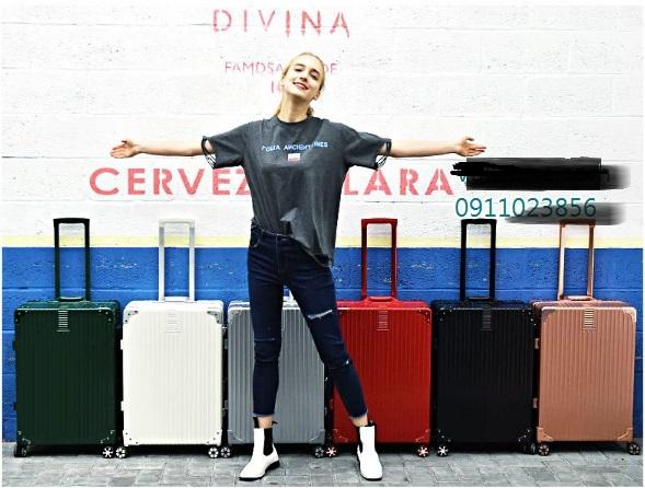 Vali off outlet white rimowa