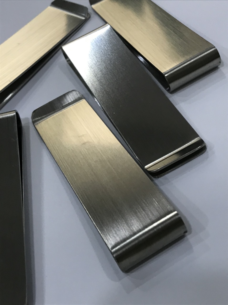 Dụng Cụ Kẹp Tiền Inox xướt  Màu bạc KT002