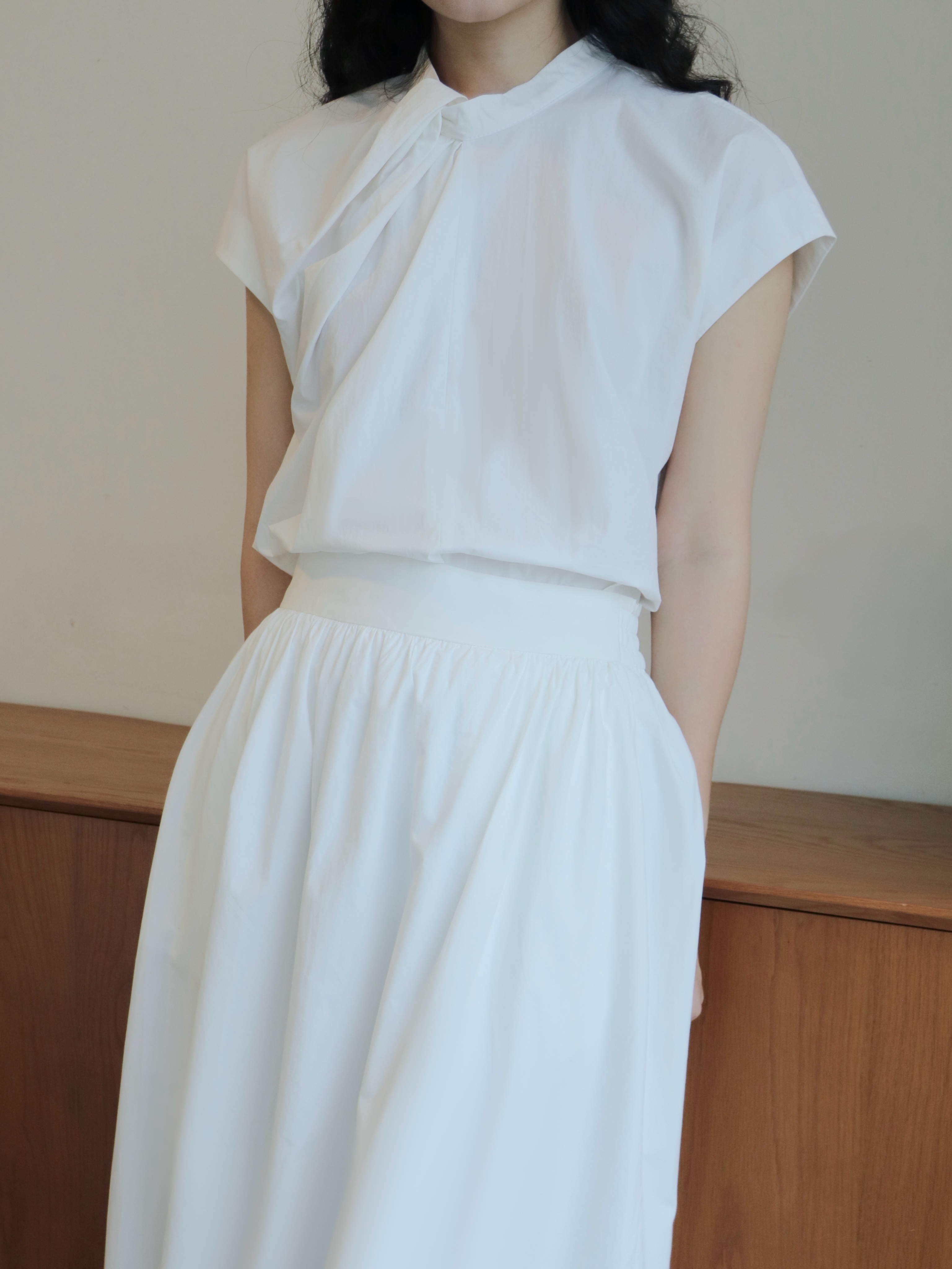  AO'EM STUDIOS | IRIS TOP - Áo Nữ Cotton Hàn Cổ Xếp Dáng Suông Thanh Lịch. 