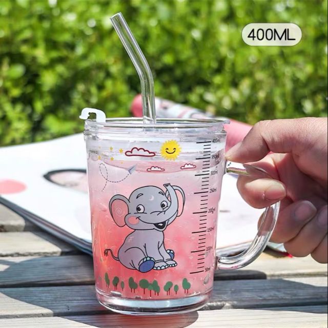 [HCM](LOẠI TỐT) CỐC THỦY TINH CHIA VẠCH CÓ NẮP ĐẬY TRÁNH ĐỔ NƯỚC VÀ ỐNG HÚT 400ML - CÓC CHỊU NHIỆT THỦY TINH PHA SỮA CHO BÉ CÓC HÌNH THÚ DỄ THƯƠNG