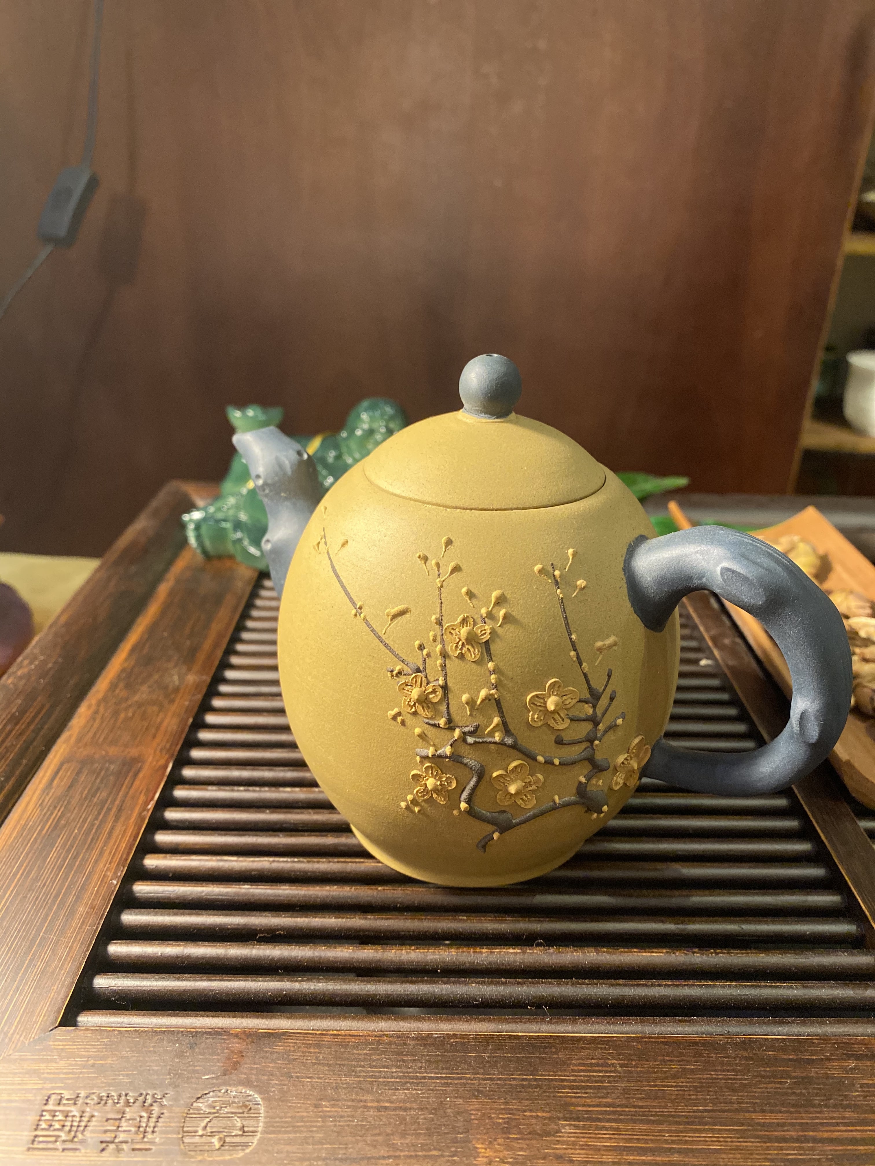 Ấm Trà Tử Sa Hoa Mai. Cam kết hàng xuất xứ Bát Tràng 100% Hoàn tiền gấp 100 lần nếu chứng minh được sai nguồn gốc.