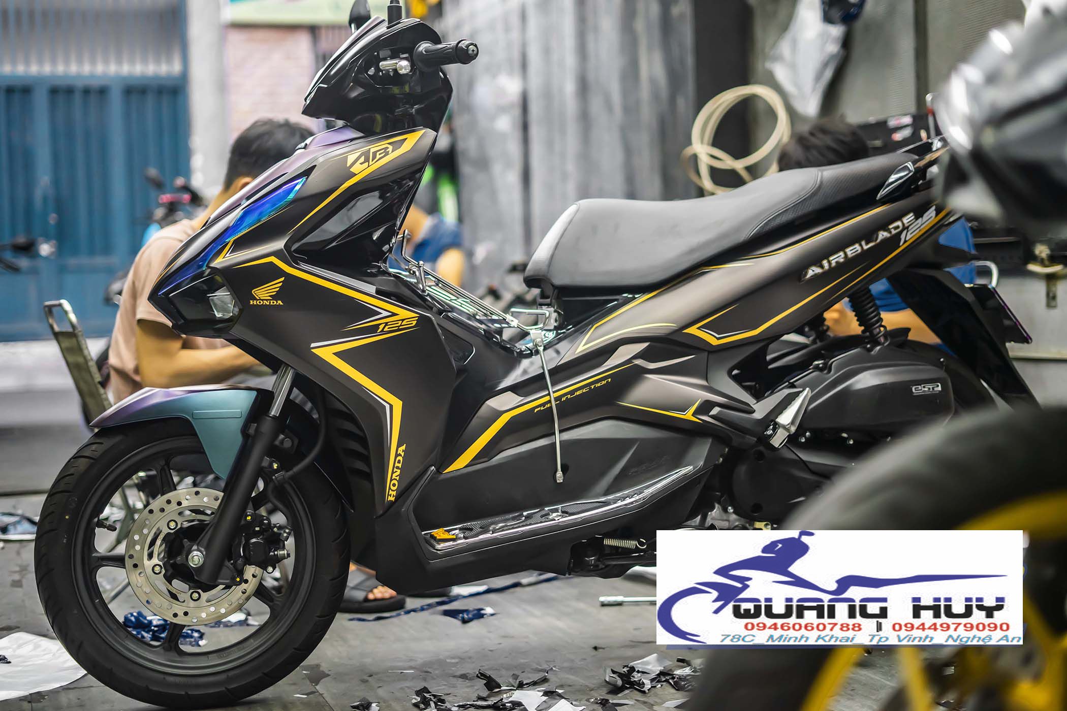 Tem trùm airblade đen chỉ vàng slider,team decal ab 2020-2021-2022-2023-2024-2025