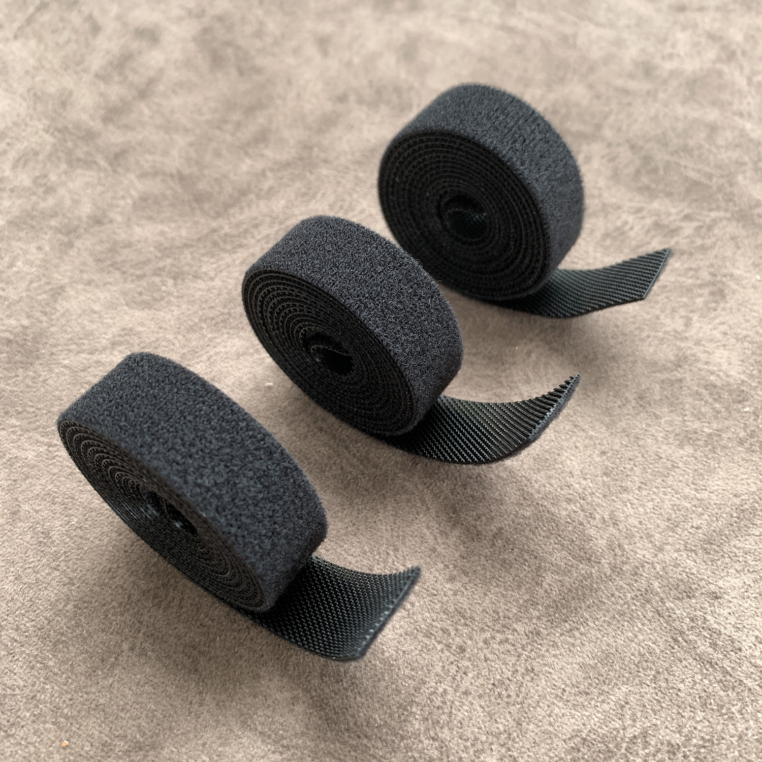 Dây dán velcro, băng dán gai, băng dính gai, băng dính thu gọn dây, tiết kiệm diện tích dài 1m, rộng 1.4cm