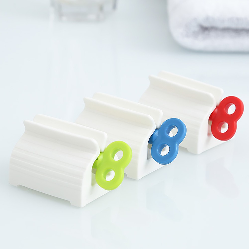 Đế nặn kem đánh răng, sữa rửa mặt ...