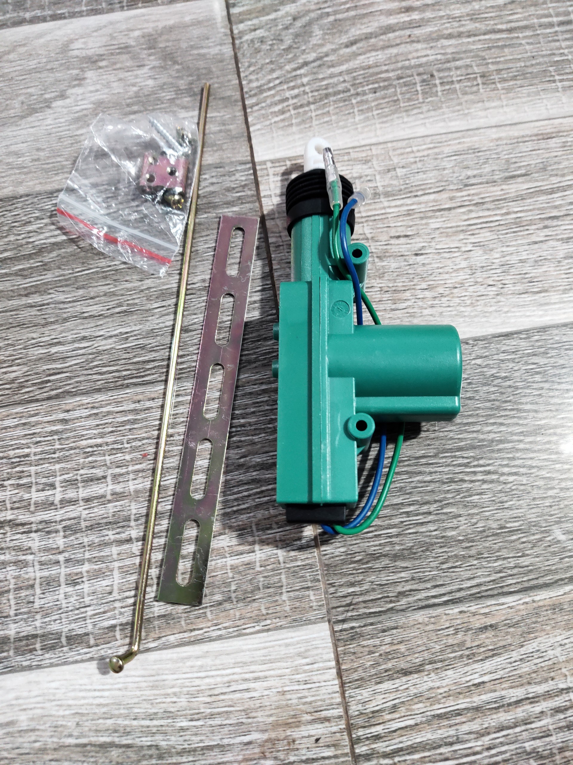 Sản phẩm gia đình làm: Chuột cửa 2 dây 12v