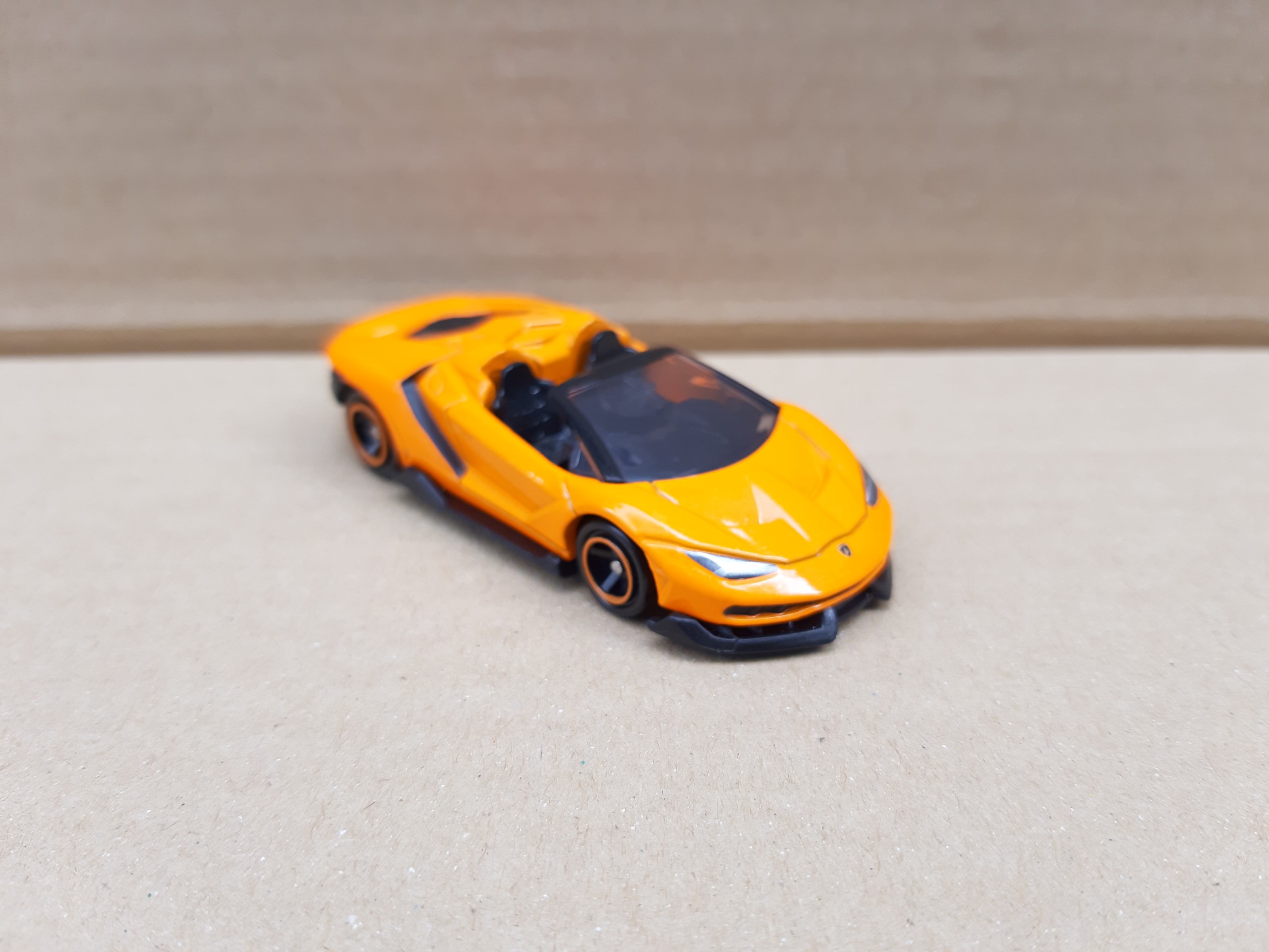 Xe mô hình Tomica - Xe Tomica Lambor Centenario màu cam mui trần giá rẻ