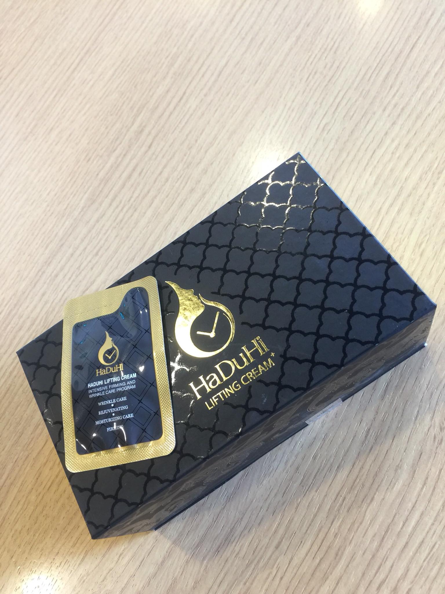Kem xóa tan bọng mắt haduhi