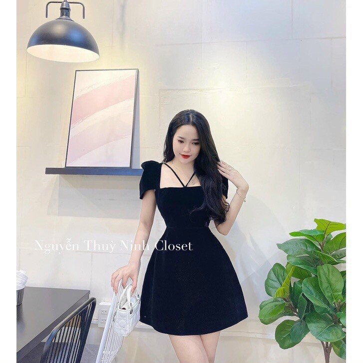 Đầm nhung cứng cổ vuông tay ngắn