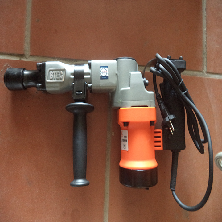 Máy khoan đục bê tông btec bt 0810 1300w