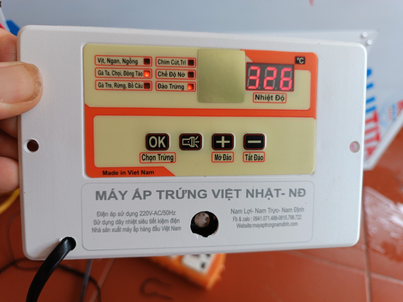 Viet Nhat Carbon Incubator New Version Economical Price