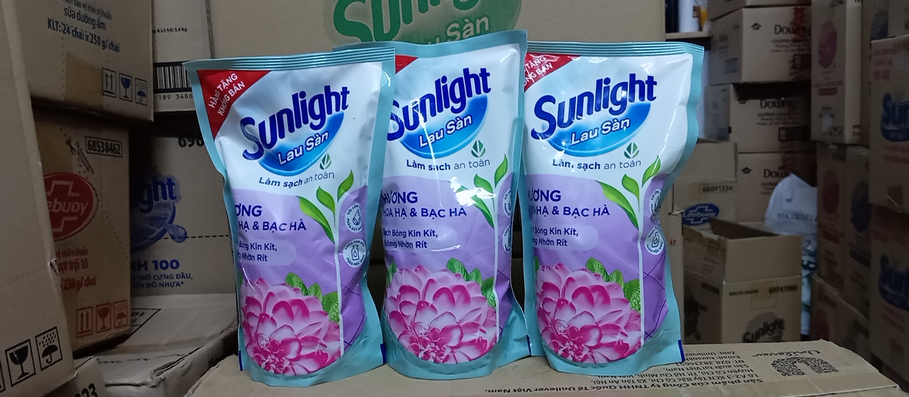 Túi nước lau sàn Sunlight hương hoa hạ & bạc hà 700g, Túi nước lau sàn Sunlight 700g hương hoa hạ & bạc hà