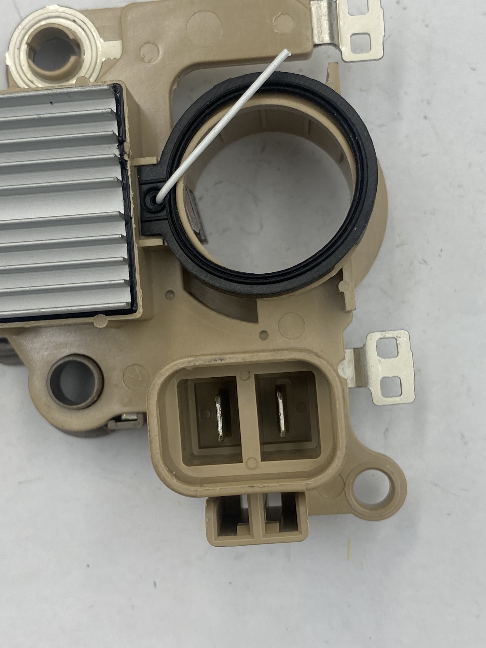 IC tạo máy phát điện dinamo cho xe hơi A866X22272 A866X23182 M0832 MITSUBISHI