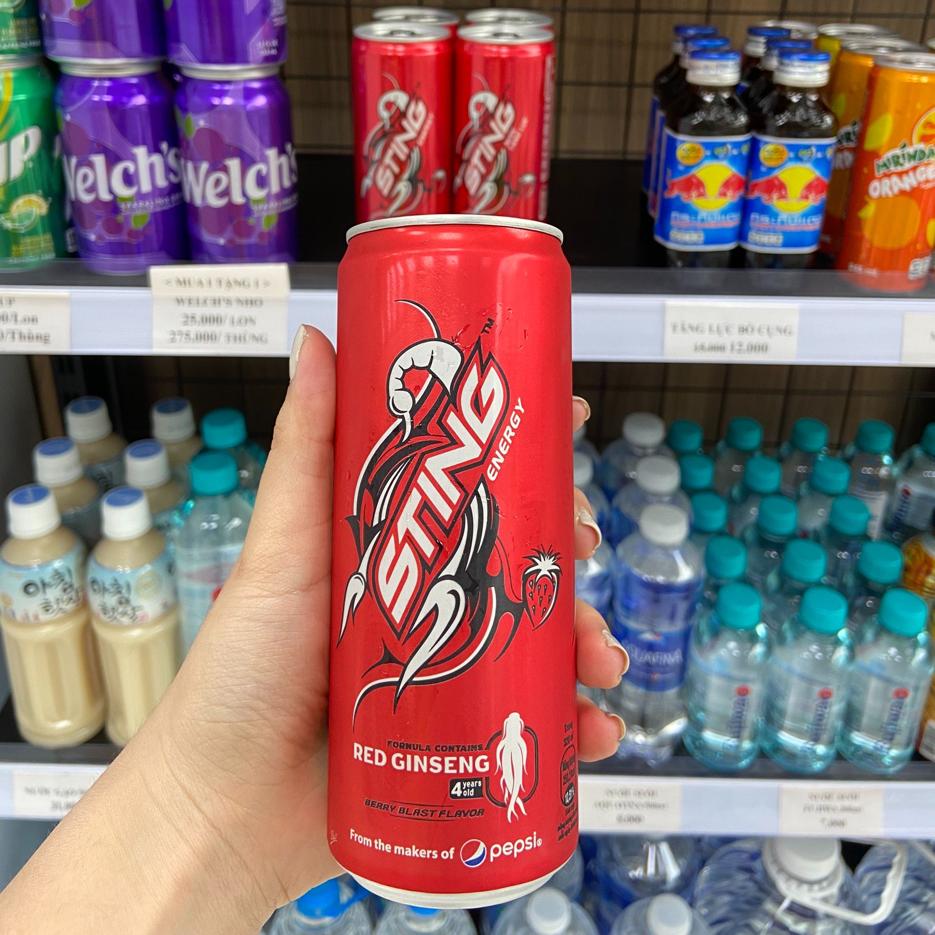 Thùng 24 lon Nước ngọt Sting hương dâu đỏ lon 320ml