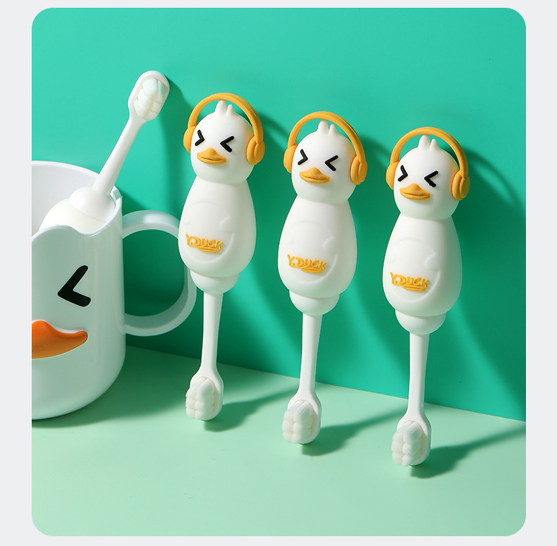 Bàn chải lông tơ cho bé xoay 360 độ lông tơ siêu mềm Y.duck