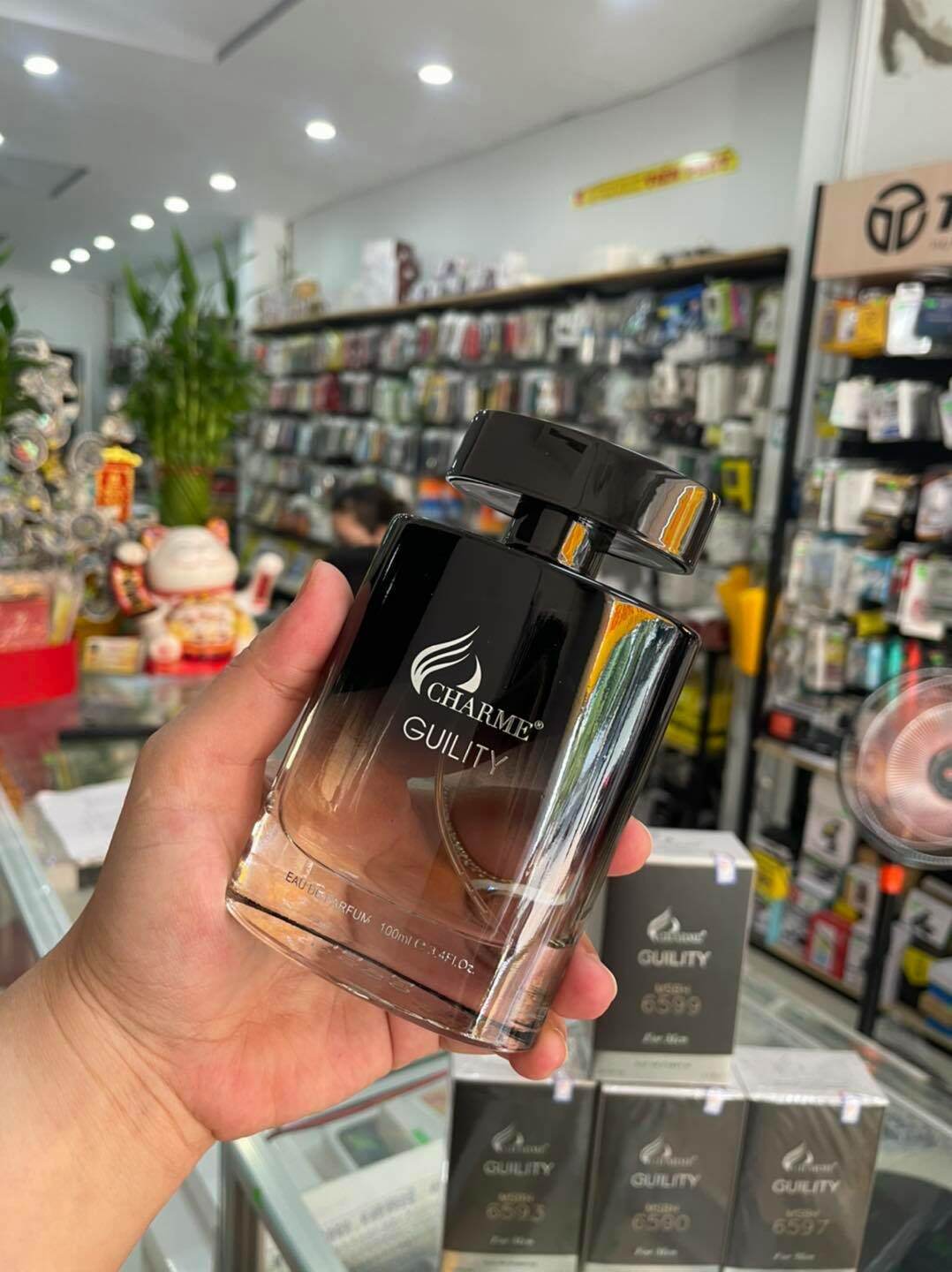 Nước hoa guility_100ml tặng bọc đựng