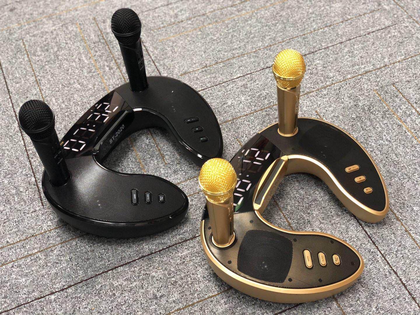 Loa Bluetooth Cao Cấp ST 2020 - Dàn Âm Thanh Karaoke Mini - Mặt Đồng Hồ Led Cực Đẹp - Tặng Kèm 2 Micro Hát Karaoke Bass Trầm Cực Chuẩn Phòng Thu, Công Suất 30W, Hệ Thống Loa Kép 2 Bên Giúp Âm Thanh Trở Lên Sống Động, Trung Thực Hơn.