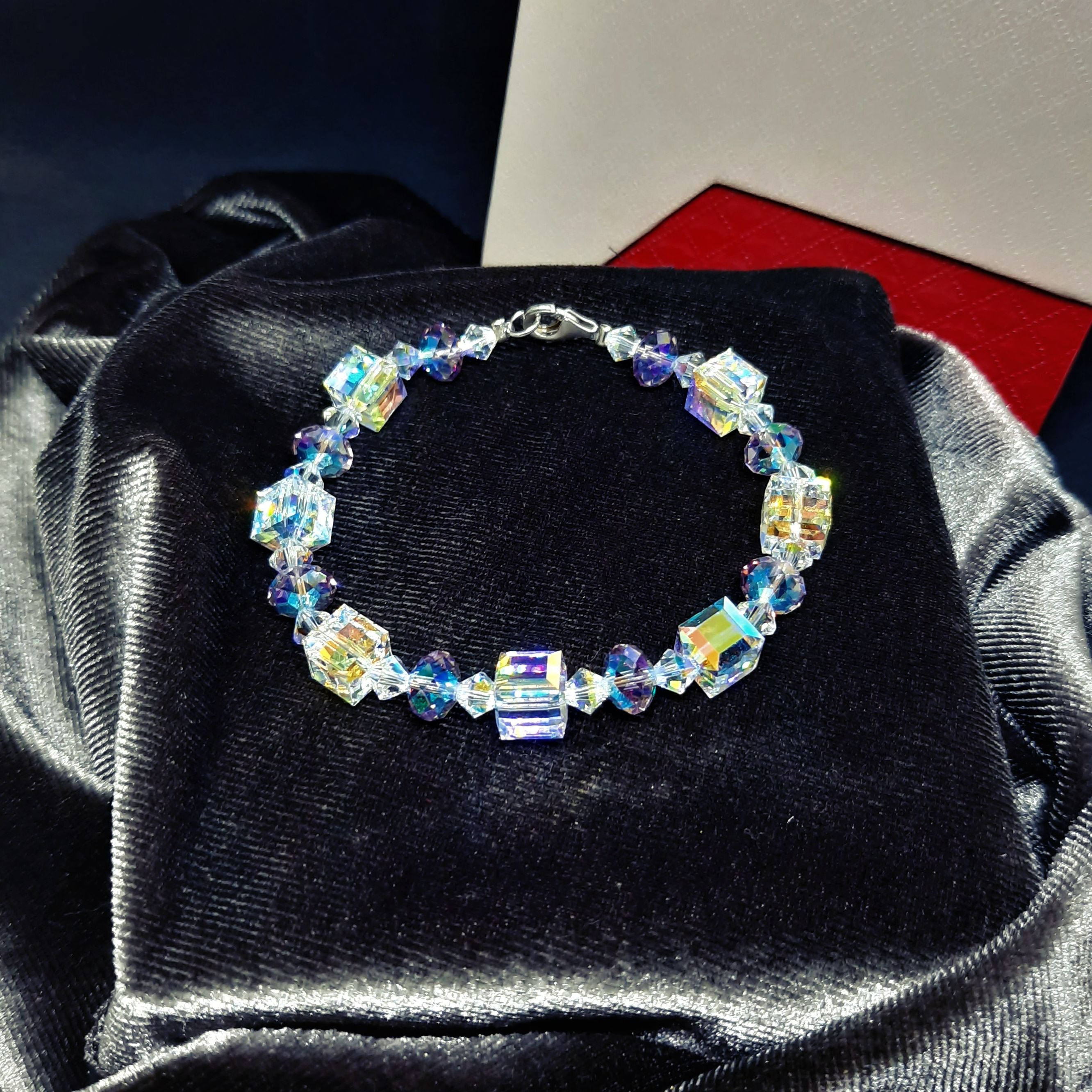 Vòng tay pha lê Swarovski khối vuông Ver 2 khóa bạc S925