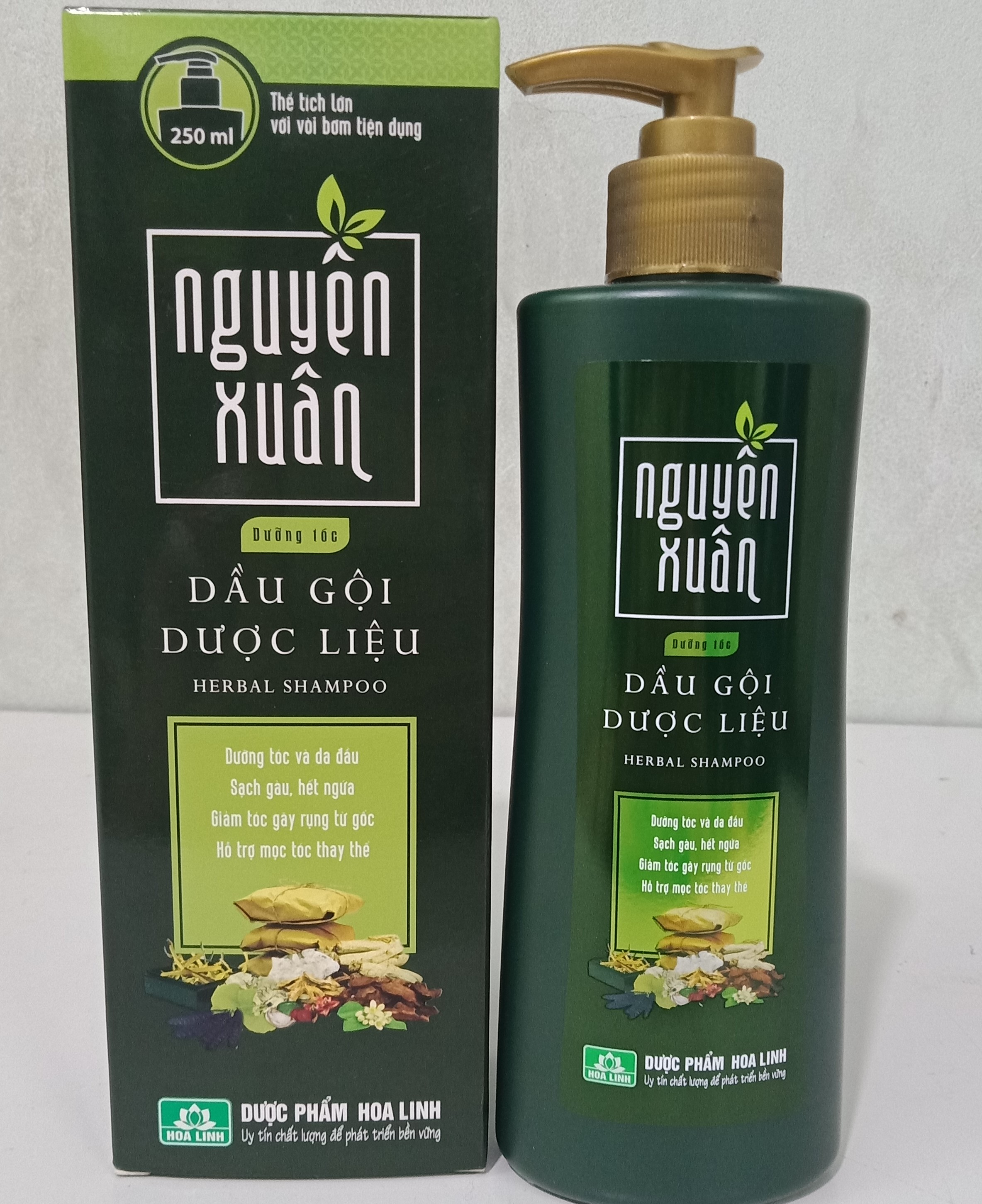 Dầu gội dưỡng tóc Nguyên Xuân sạch gàu, hết ngứa, giảm gãy rụng từ gốc và hỗ trợ mọc tóc thay thế, chai 250ml ( màu xanh lá)