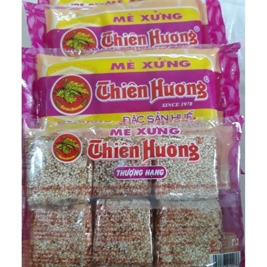 KẸO MÈ XỬNG HUẾ LOẠI ĐẶC BIỆT THƠM NGON DẺO NGỌT GÓI GỒM 6 MIẾNG LỚN NẶNG 250 GAM HÀNG CHUẨN CÔNG TY THIÊN HƯƠNG